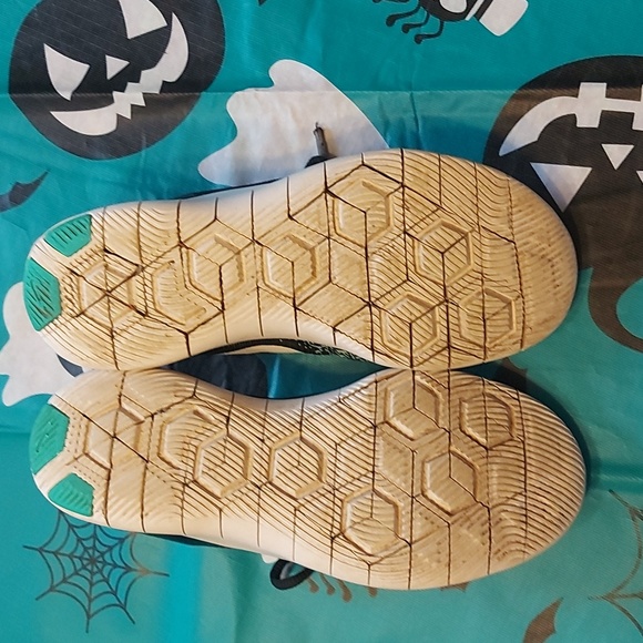 Women's Nikes - Picture 4 of 5